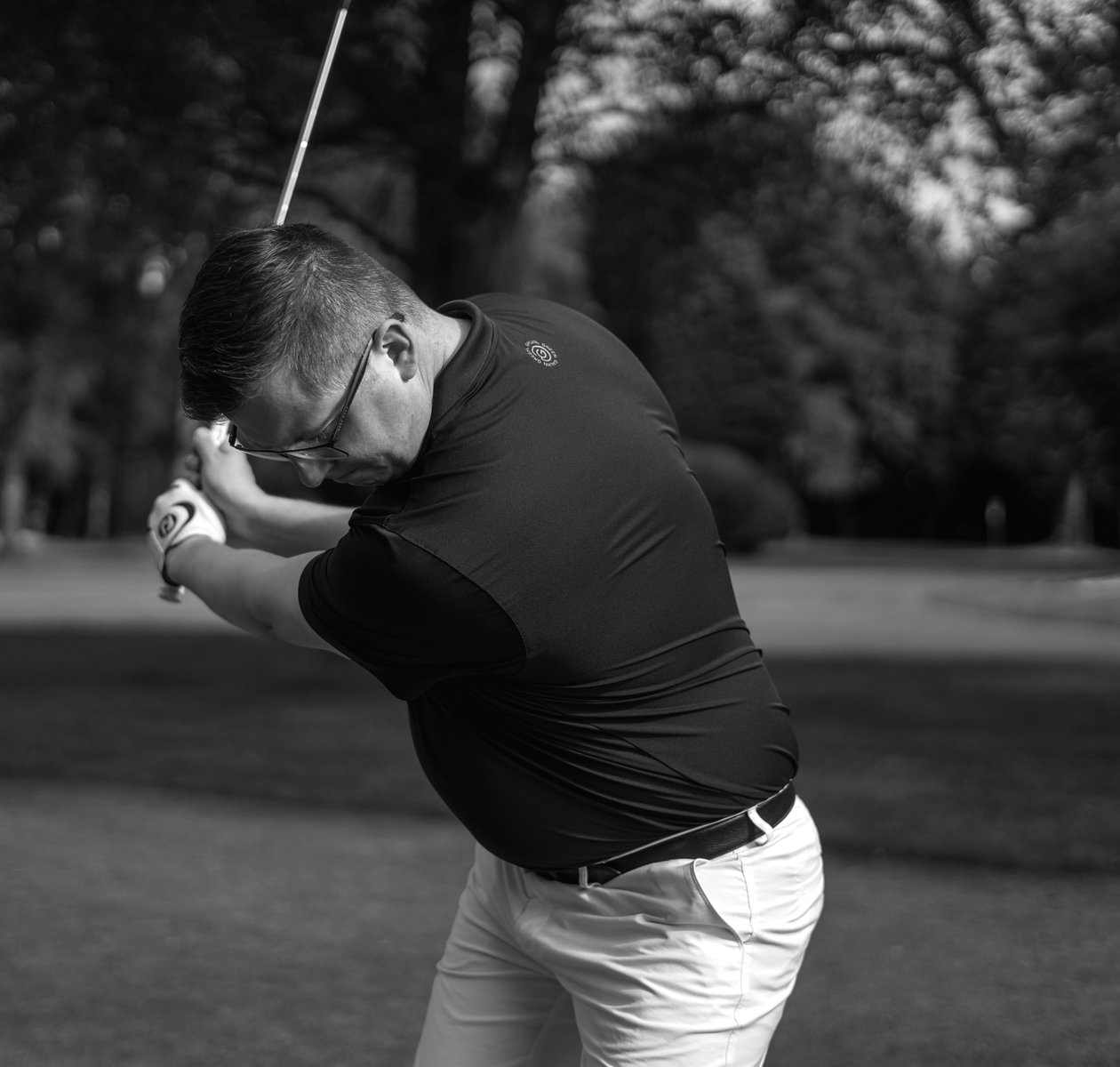 Steve Thomas hitting a golf shot